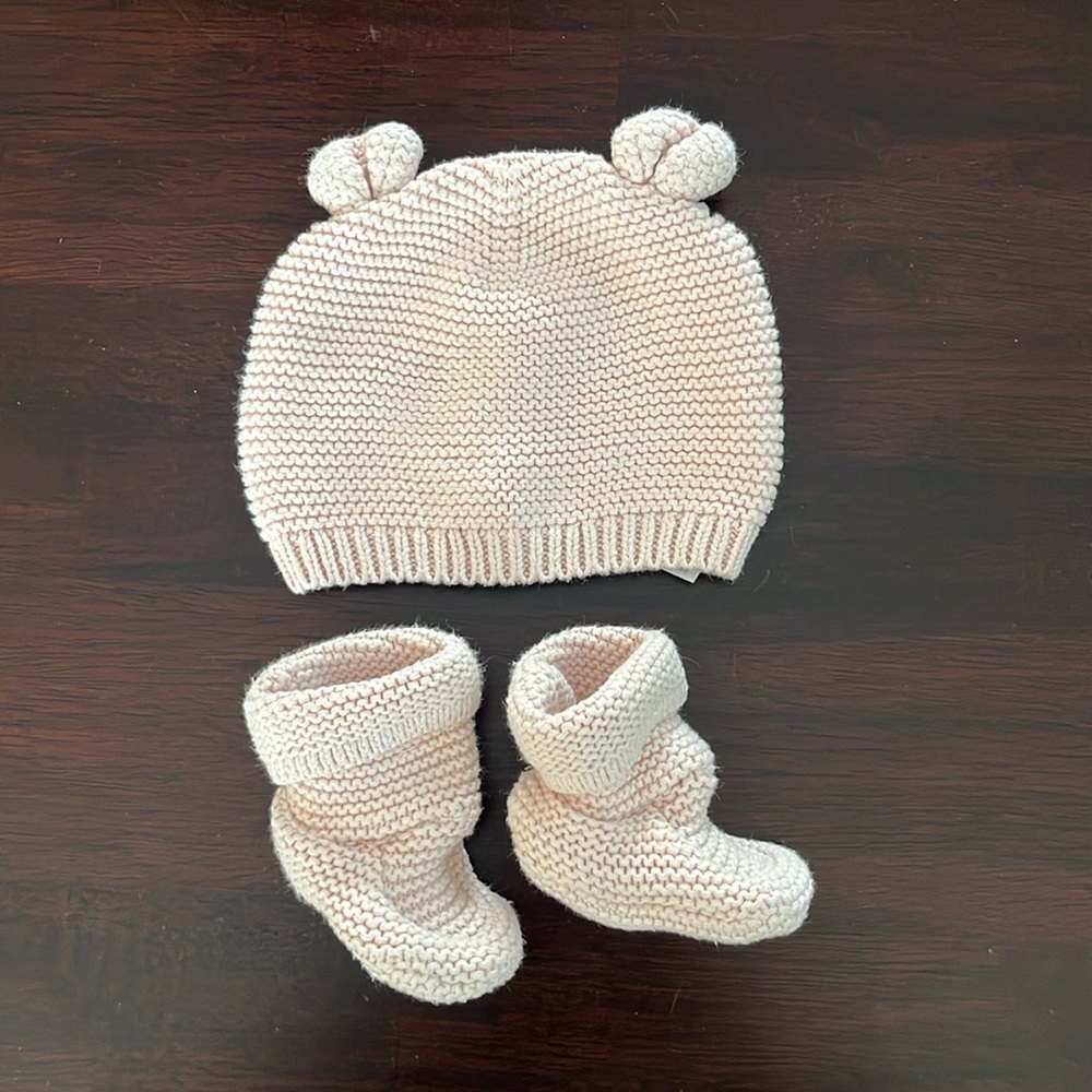 Baby Gap Hat and Bootie set